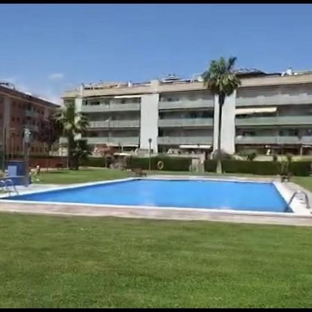 Riu - Apartamento en primera línea de mar con piscina Cubelles Exterior foto