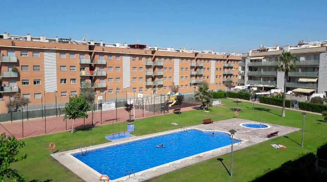 Riu - Apartamento en primera línea de mar con piscina Cubelles Exterior foto