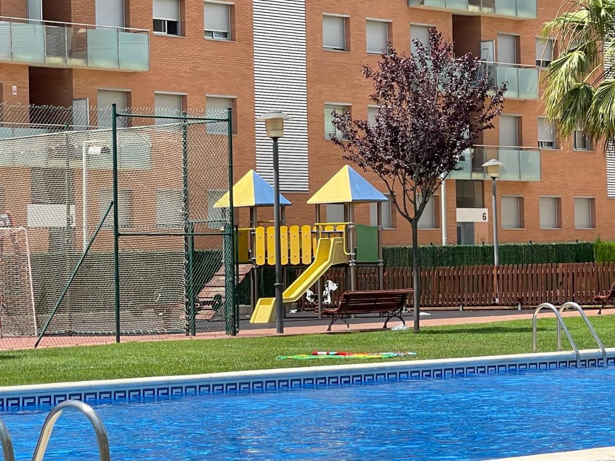 Riu - Apartamento en primera línea de mar con piscina Cubelles Exterior foto